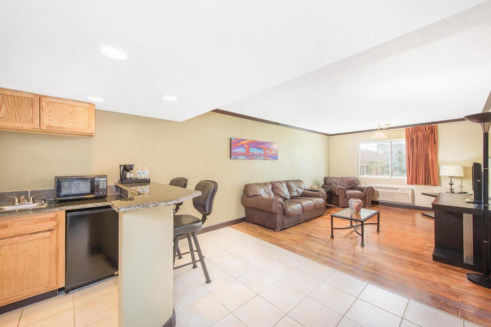 Ramada By Wyndham Albuquerque East Hotel Luaran gambar